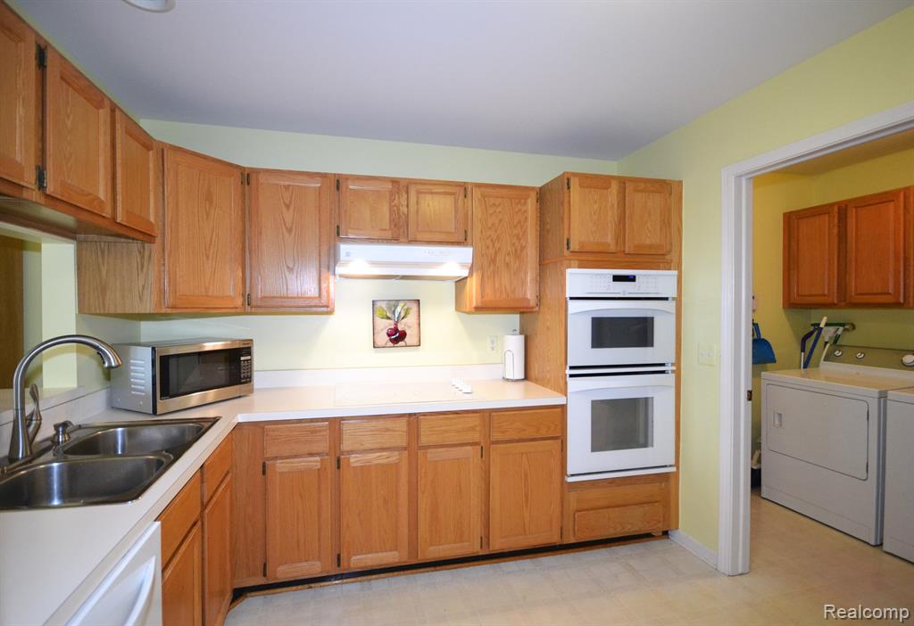 1166 Fairways Boulevard, Troy, MI 48085 — Photo 10
