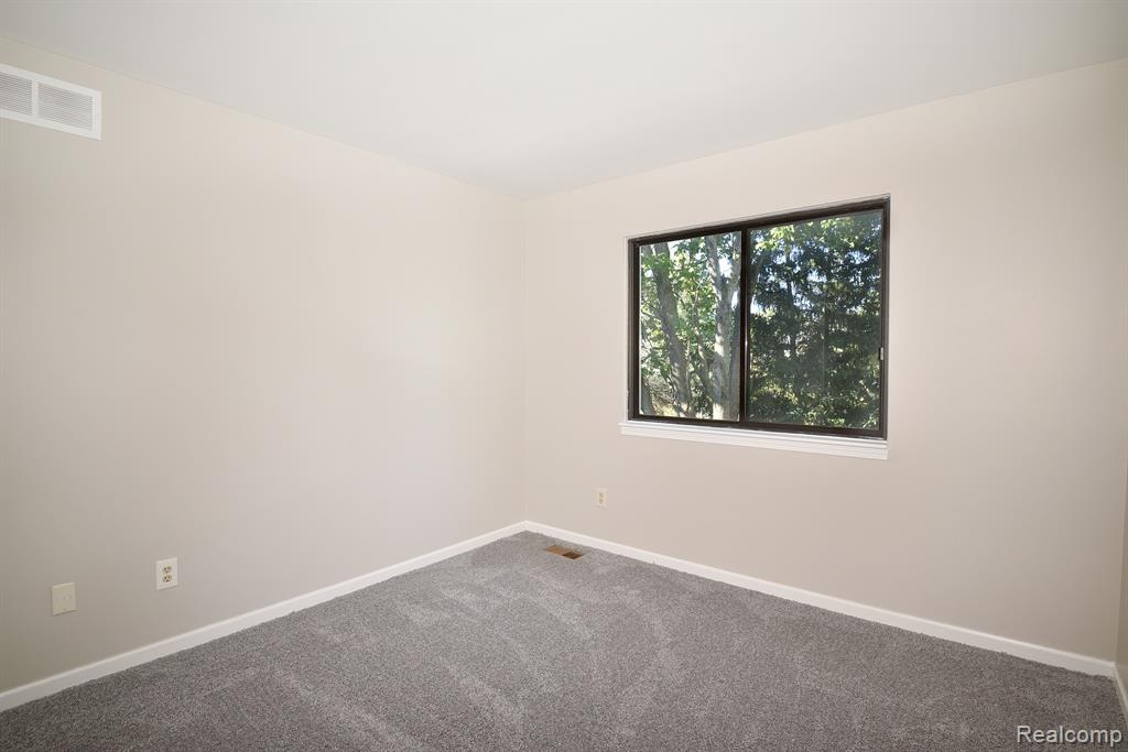 24945 SARAH FLYNN, Novi, MI — Photo 28