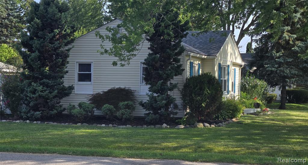 43982 North Avenue, Clinton Twp, MI 48036 — Photo 4