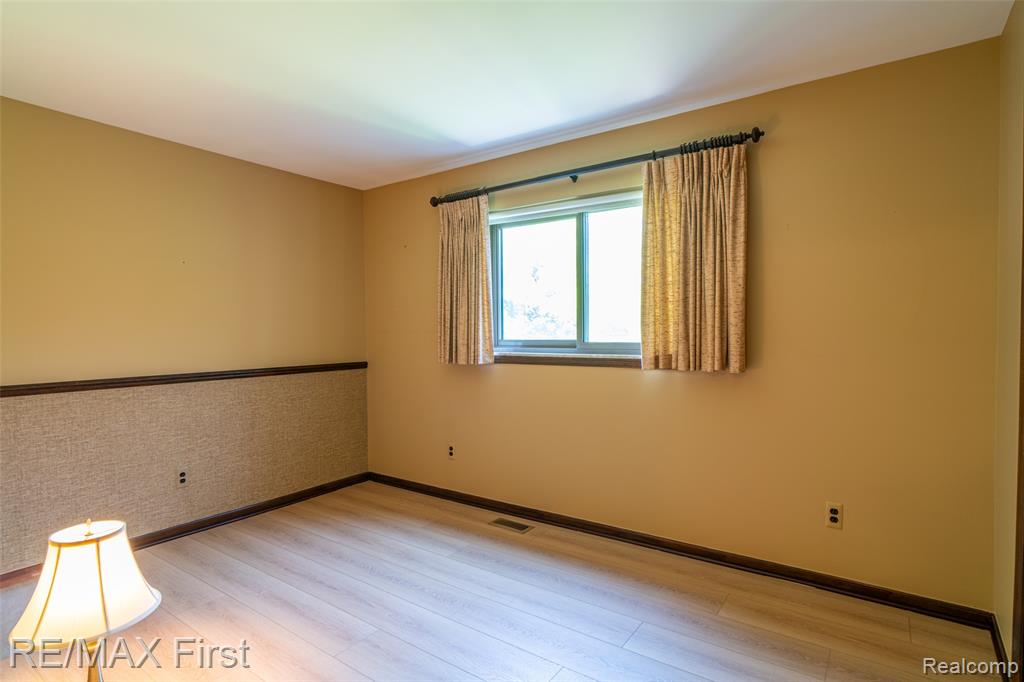 47798 CHRYS, Macomb, MI 48044 — Photo 33