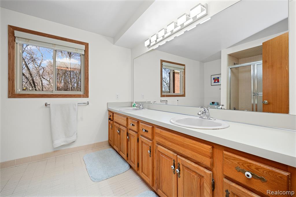 28867 Appleblossom Lane, Farmington, MI 48331 — Photo 22