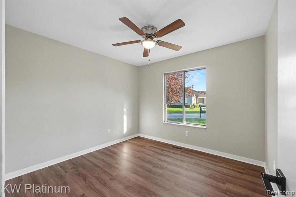 31825 Breezeway, New Baltimore, MI 48047 — Photo 13