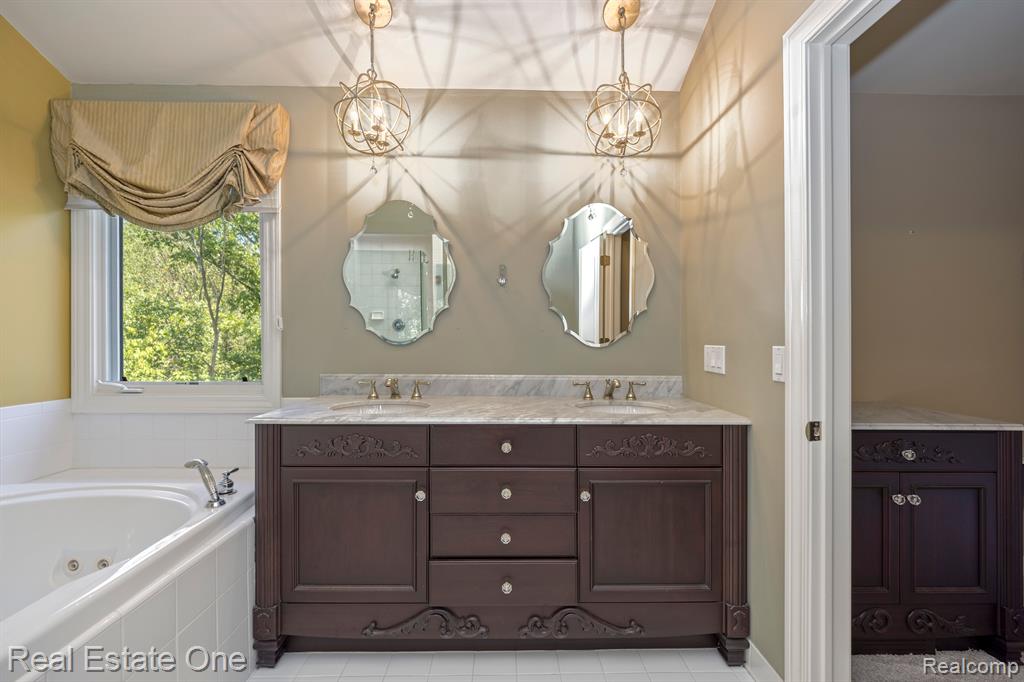 6745 CHARING Crossing, West Bloomfield, MI — Photo 43