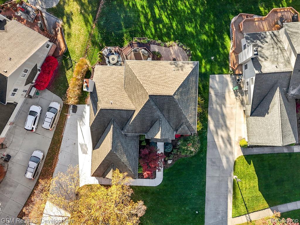4163 DELPHINE Drive, Wixom, MI 48393 — Photo 42