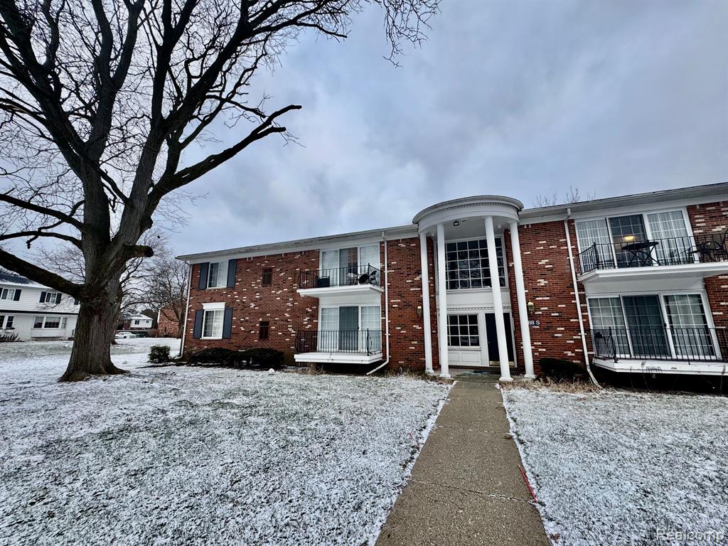 488 FOX HILLS Drive S, Bloomfield Hills, MI 48304 — Photo 2