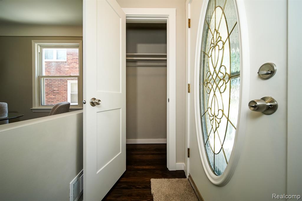 23610 Morton Street, Oak Park, MI 48237 — Photo 9