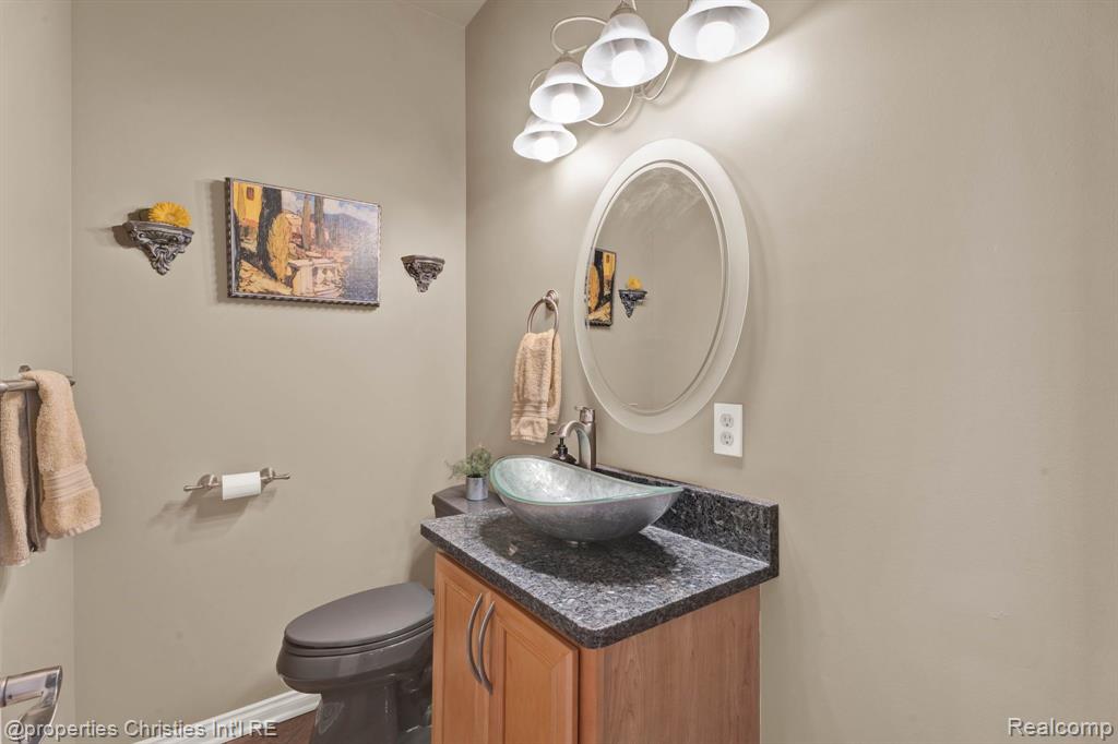 815 AMBERWOOD Street, Auburn Hills, MI 48326 — Photo 18