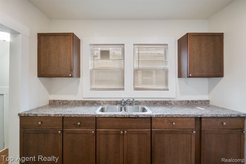 615 W Hollywood, Highland Park, MI 48203 — Photo 9