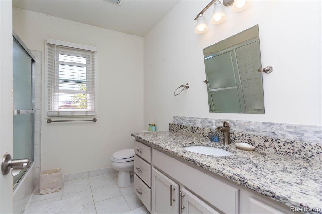 4617 LANCELOT Drive, Sterling Heights, MI 48310 — Photo 32