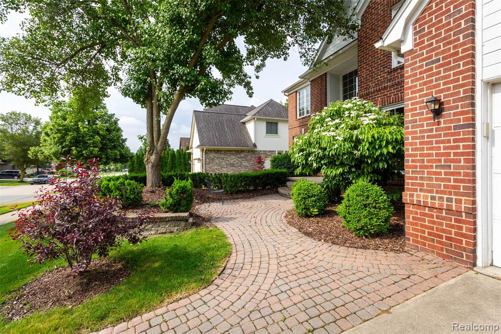 878 Dakota, Rochester Hills, MI 48307 — Photo 3