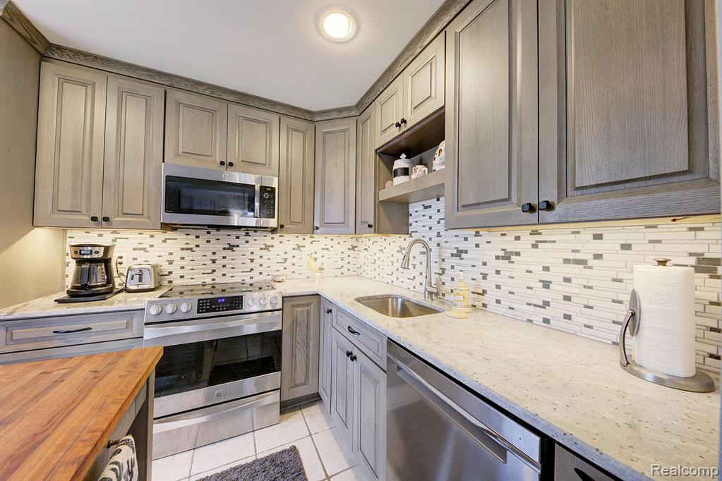 19341 ANDOVER CT, Northville, MI 48167 — Photo 22