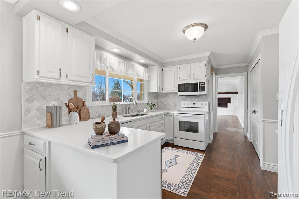 1043 Westview Road, Bloomfield Hills, MI 48304 — Photo 7