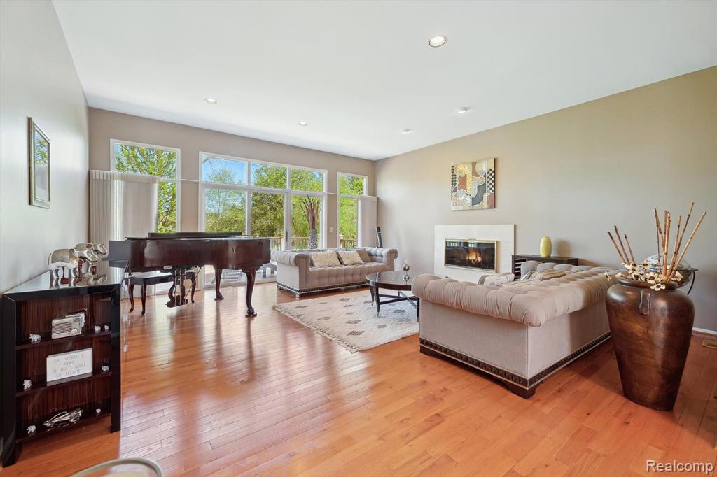 7039 Timberview Trail, West Bloomfield, MI — Photo 3