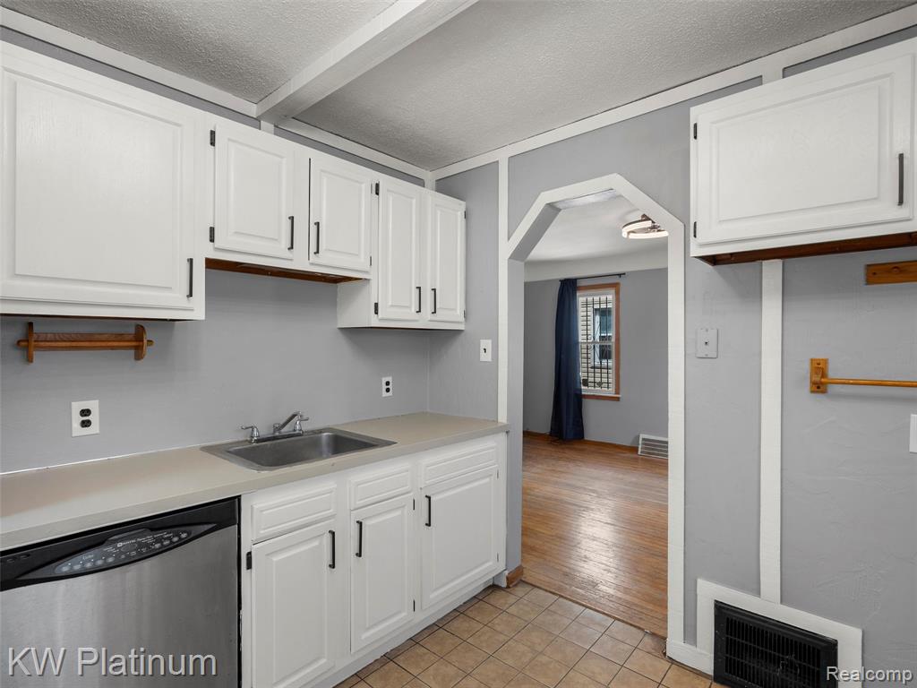 6803 Plainview Avenue, Detroit, MI 48228 — Photo 12