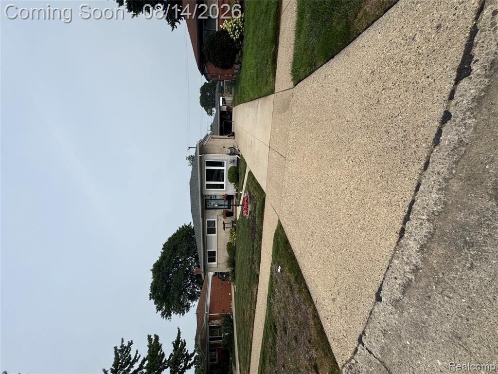 27720 Marilyn Drive, Warren, MI 48093