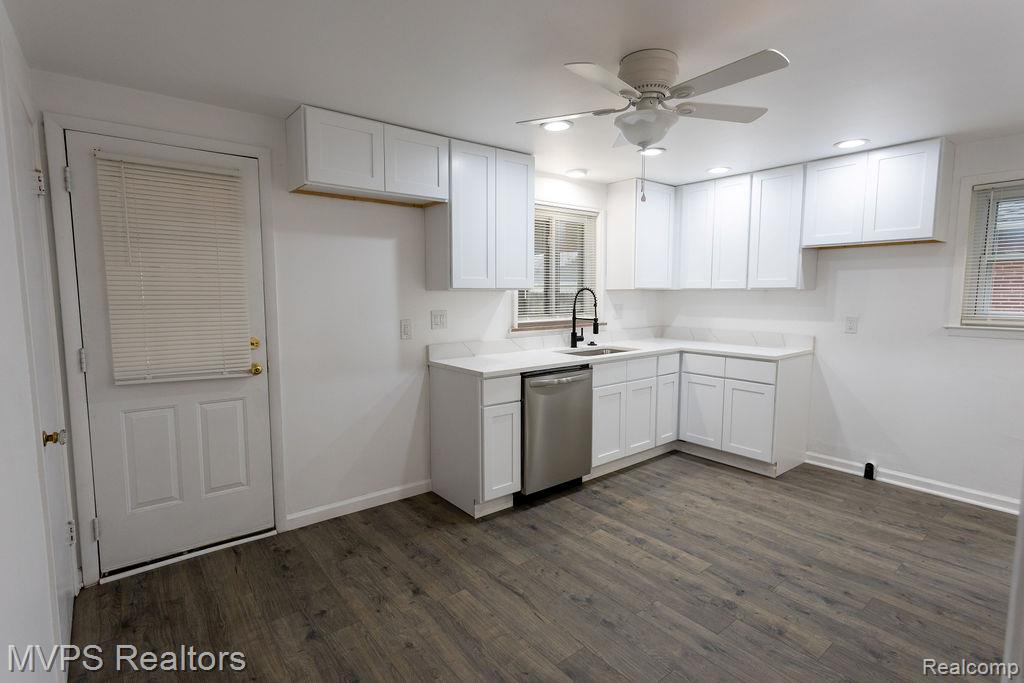 20946 Littlestone Road, Harper Woods, MI 48225 — Photo 4