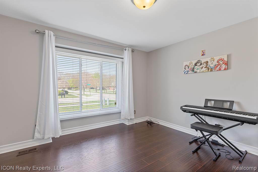 51874 EMIL Drive, Macomb, MI 48042 — Photo 18