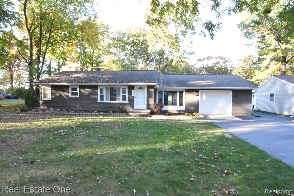 5674 Brunswick Boulevard, Waterford, MI 48327