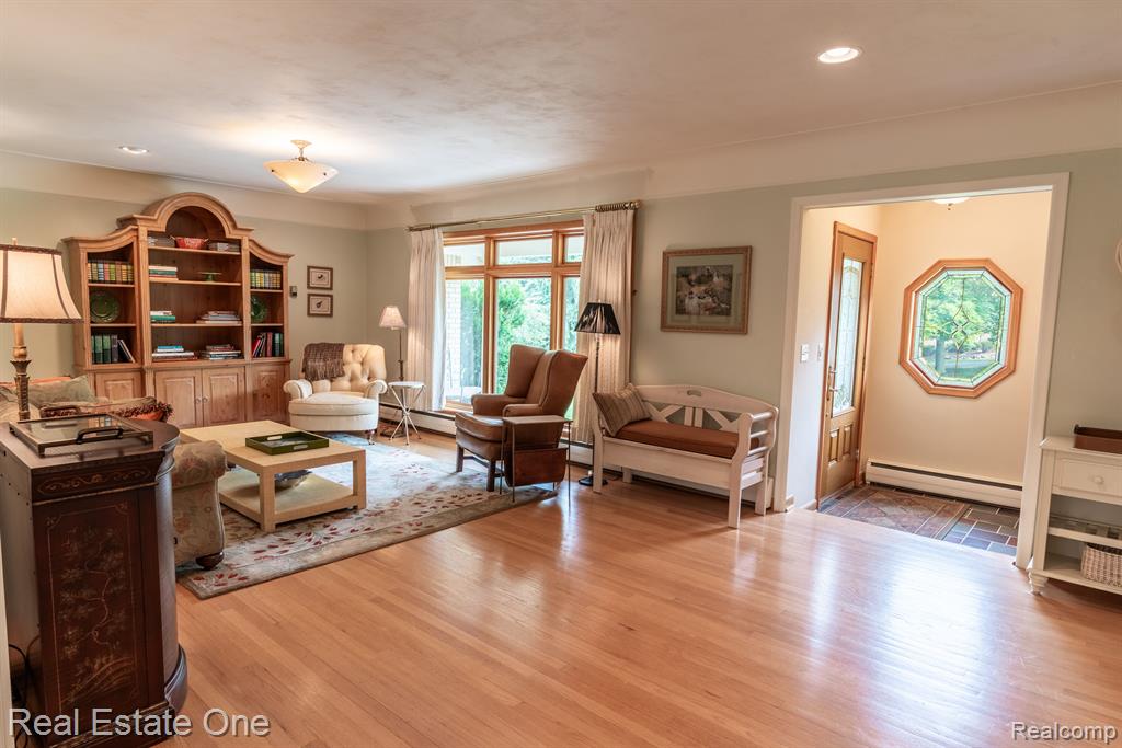 915 BRANTFORD Road, Rochester, MI 48306 — Photo 9