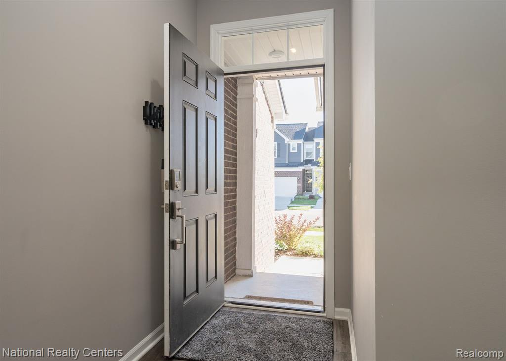 4758 Broomfield Way, Lake Orion, MI — Photo 5
