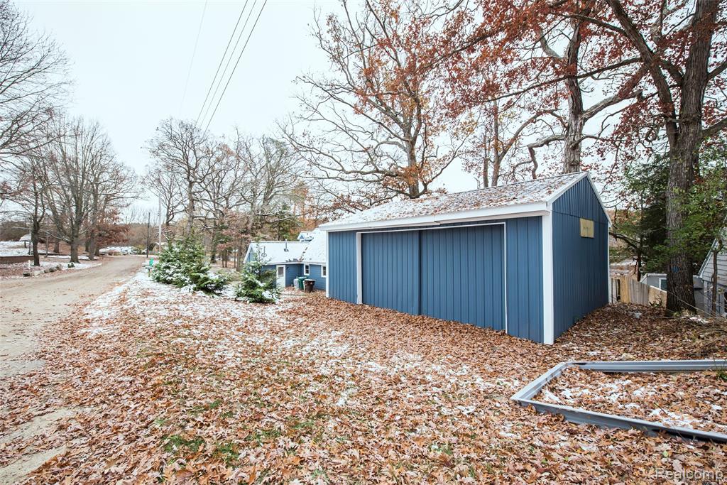 542 Oak Dale Drive, Chelsea, MI 48118 — Photo 4