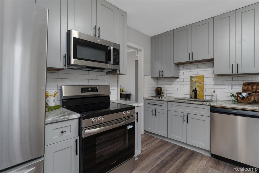 15751 W 14 Mile Road, Beverly Hills, MI 48025 — Photo 8