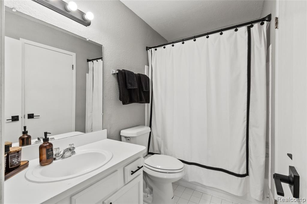 24964 Auburn Lane, Southfield, MI 48033 — Photo 21