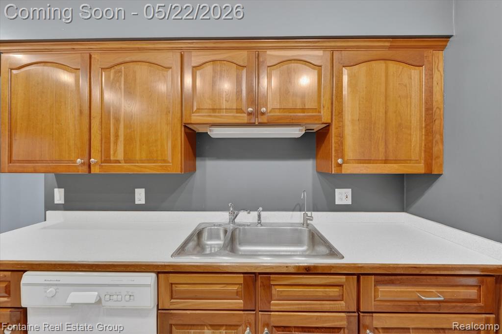 7406 Azalea Court, West Bloomfield, MI — Photo 4