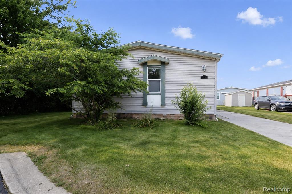 3423 Green Apple Court, Carleton, MI 48117