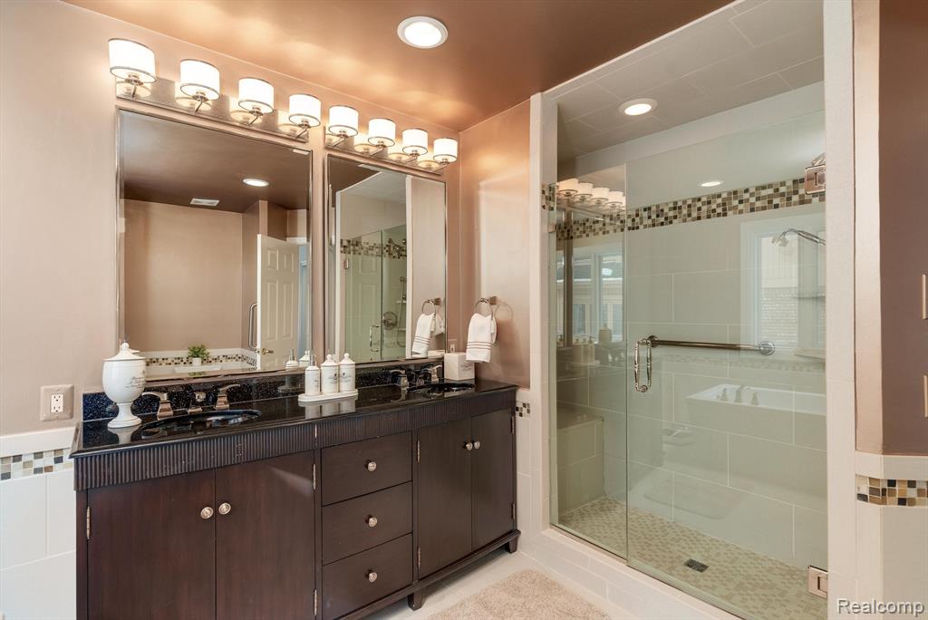 5035 Oakbrooke Drive, West Bloomfield, MI 48323 — Photo 21