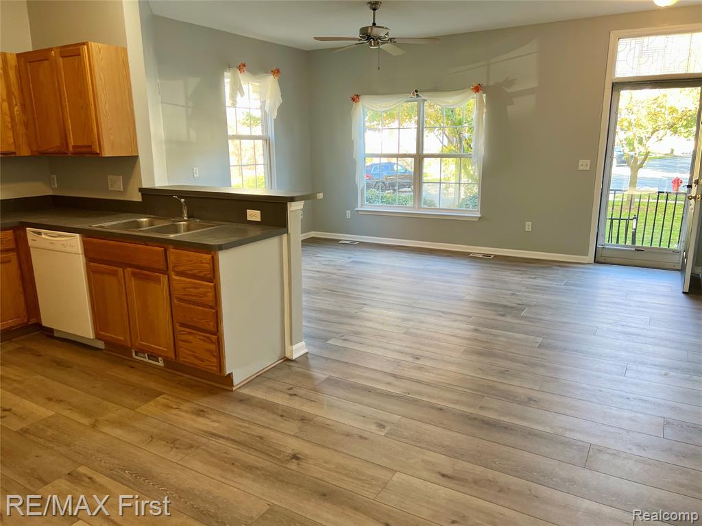 43203 Strand, Sterling Heights, MI 48313 — Photo 6