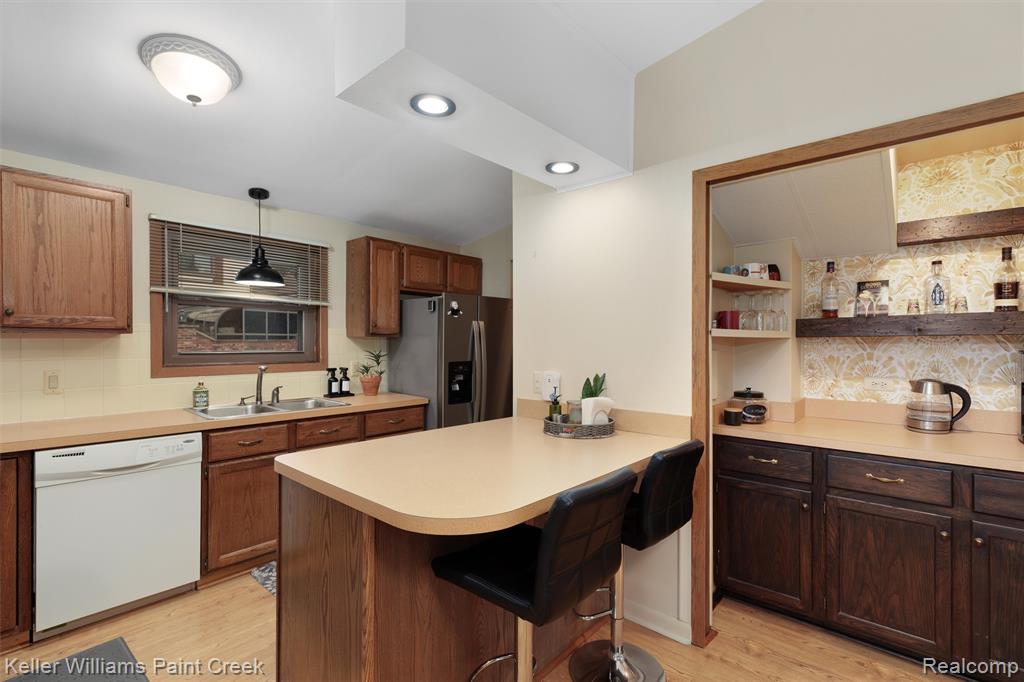 975 Woodlane Drive, Rochester Hills, MI 48307 — Photo 17