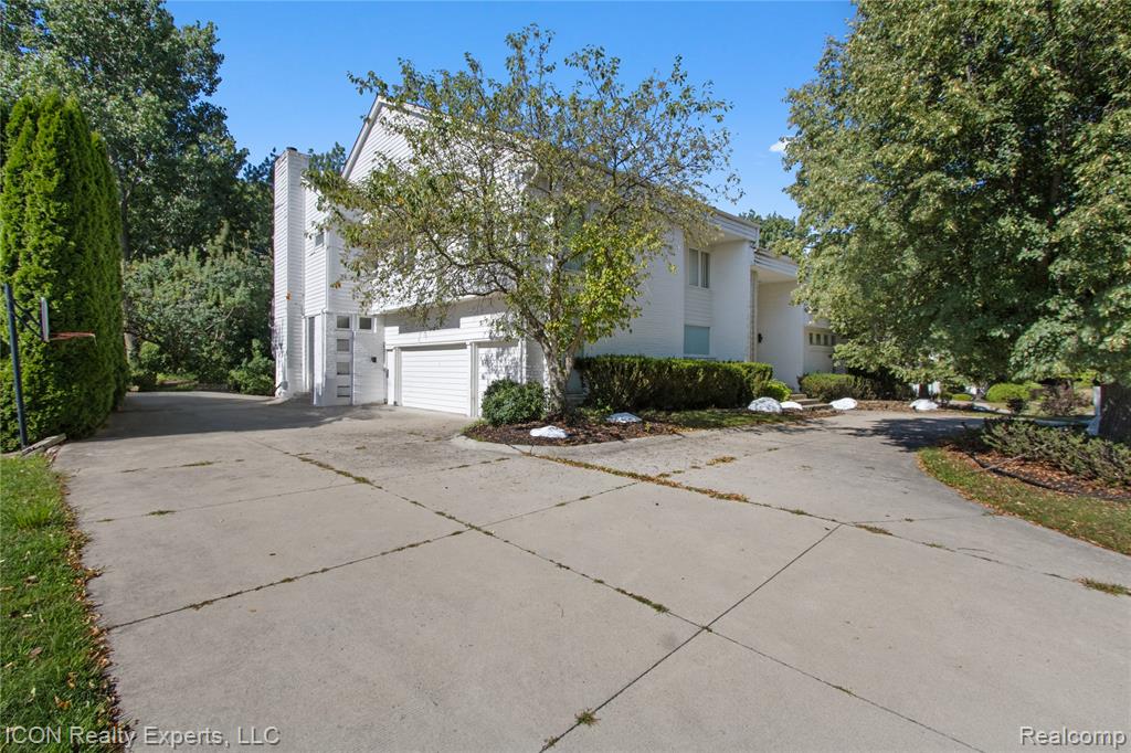 5727 Royal Wood, West Bloomfield, MI — Photo 3