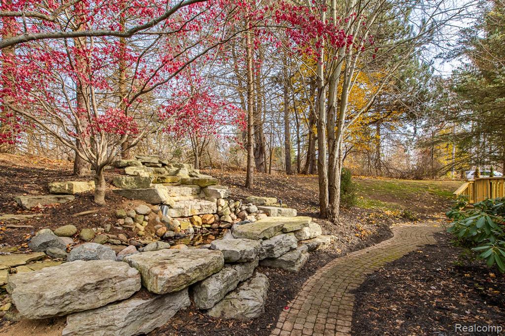 6351 Cherry Tree Court, Rochester Hills, MI 48306 — Photo 68