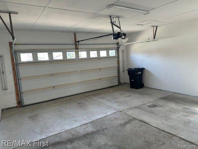 40015 VACHON Drive, Sterling Heights, MI 48313 — Photo 28