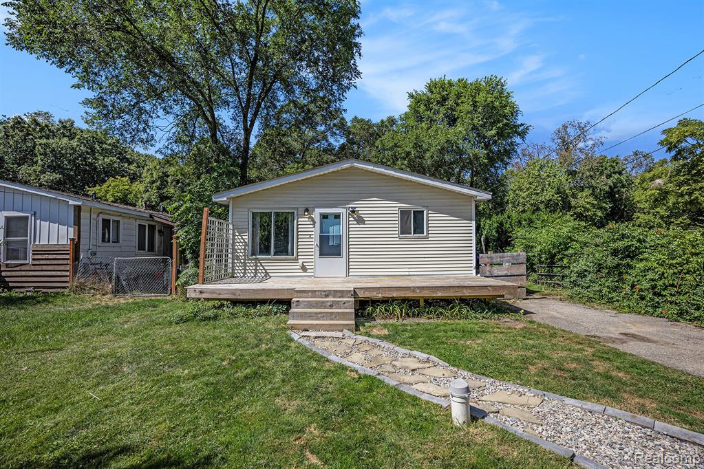5355 Lake Grove Drive, White Lake, MI 48383 — Photo 4