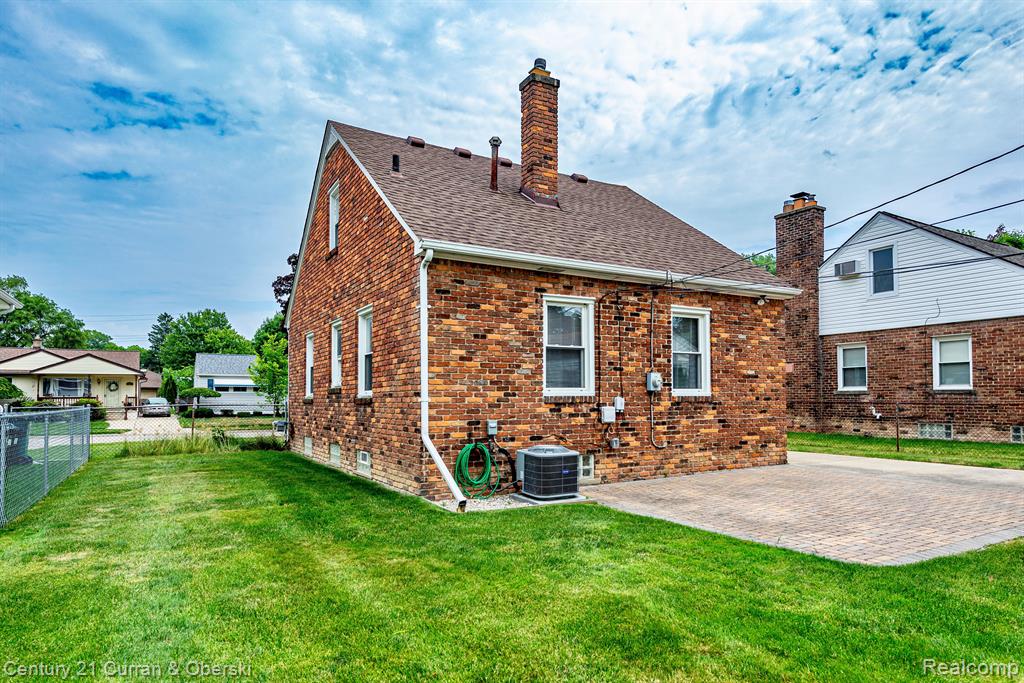 609 N BLAIR Avenue, Royal Oak, MI 48067 — Photo 24