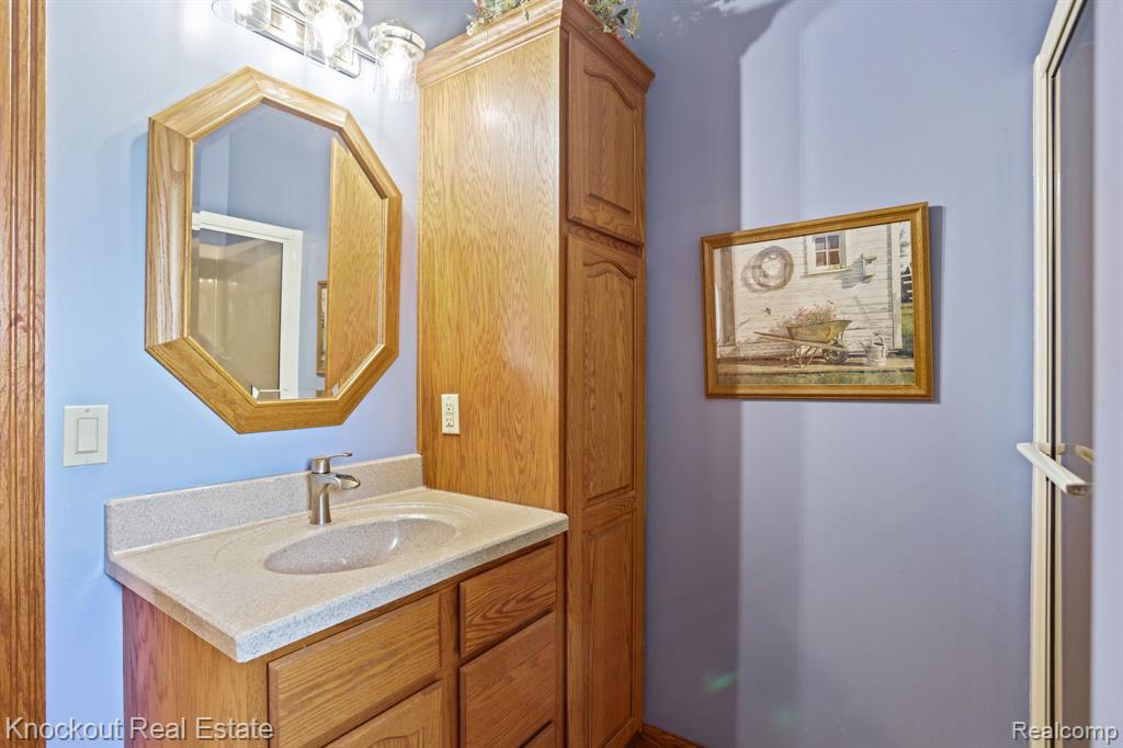 10205 Bradley Road, Frankenmuth, MI 48734 — Photo 30