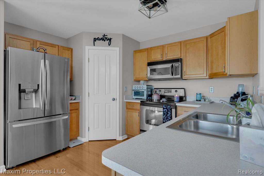 47456 PEMBROKE Drive, 60, Canton, MI 48188 — Photo 9