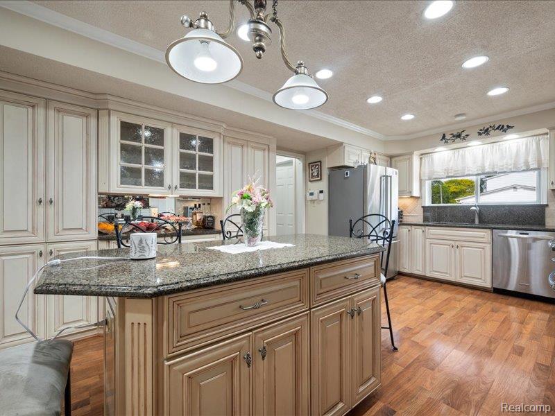 8382 Fairfax Drive, Sterling Heights, MI 48312 — Photo 24