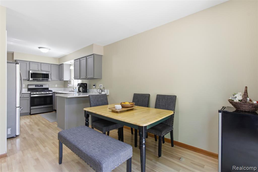 6790 Edwood Avenue, West Bloomfield, MI 48324 — Photo 12