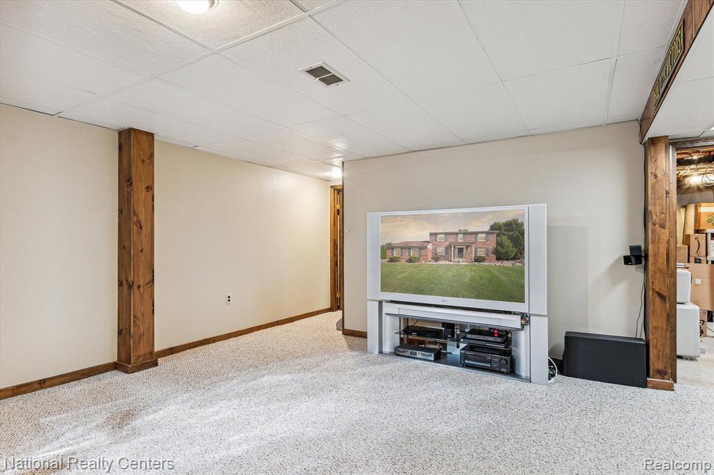 42372 COTSWOLD Court, Northville, MI 48168 — Photo 50