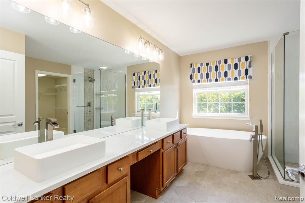 50154 BLACK HORSE Lane SW, Canton, MI 48188 — Photo 34