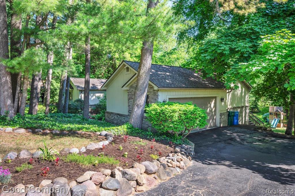 5504 Starwood Drive, Commerce Twp, MI 48382 — Photo 3