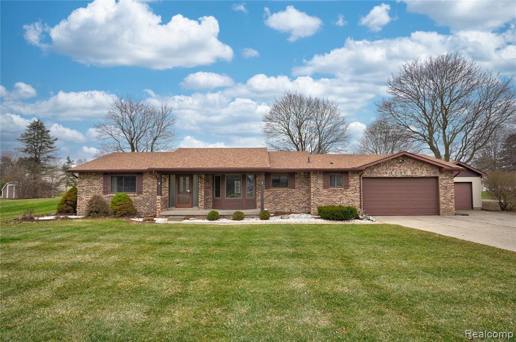 9080 E Lippincott Boulevard, Davison, MI 48423 — front exterior