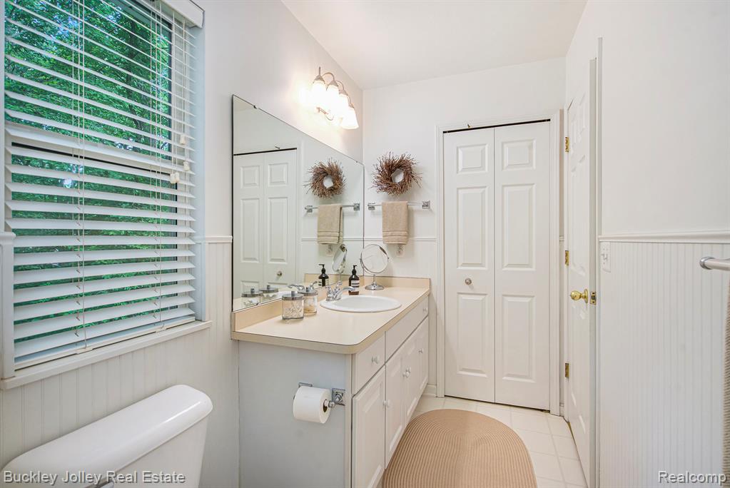 5802 Fernlands Avenue, Hamburg, MI — Photo 9