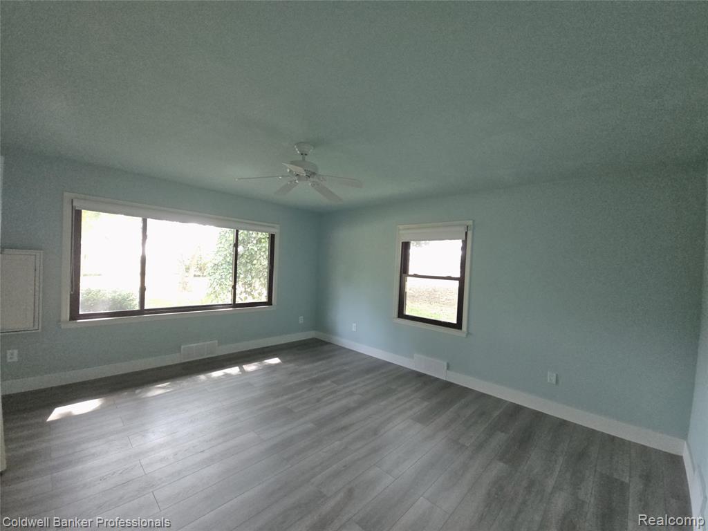 58540 Grand River Avenue, New Hudson, MI 48165 — Photo 39