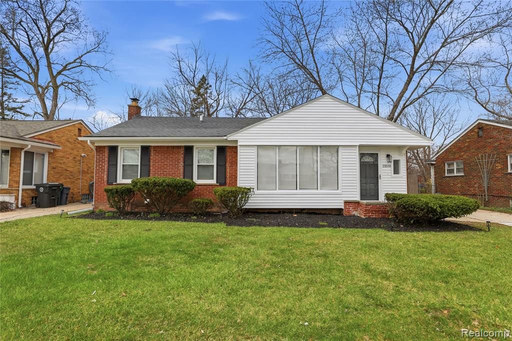 23509 Parklawn Street, Oak Park, MI 48237 — Photo 2