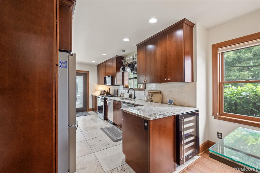 902 E 6th Street, Royal Oak, MI 48067 — Photo 10