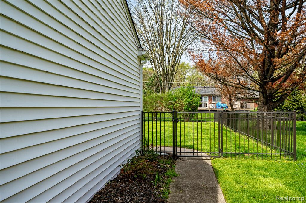 16956 Lauderdale Avenue, Beverly Hills, MI 48025 — Photo 33